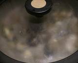 Spaghetti with vongole (clams) and fresh tomatoes recipe step 2 photo
