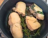 Foto del passaggio 4 della ricetta Involtini di pollo con spinaci e formaggio filante con cremina a modo mio
