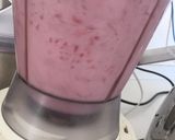 Foto del paso 2 de la receta: Licuado de súper frutillas 🍓