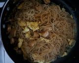 Foto langkah ke 6 dari resep Bihun Goreng Kecap.