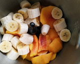 Foto del paso 1 de la receta: Batido de plátano y melocotón