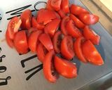 Une image de l'étape 4 de Salade de carottes, tomates, oignon rouge, poivron jaune et mozzarella di buffala.