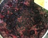 A picture of step 2 of Blackberries Jam/compote.