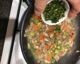 Foto del paso 3 de la receta: Nidos de huevo y sofrito de champiñones espárragos y zanahoria