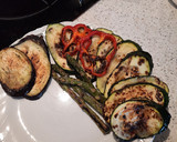 Foto del paso 3 de la receta: Verdura, merluza y pechuga a la plancha