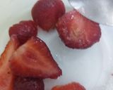 A picture of step 1 of Strawberries ice cream.