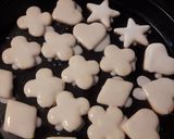 Foto del paso 4 de la receta: Galletitas de limón sin tacc bañadas con glacé