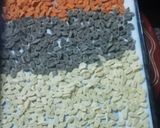 صورة لخطوة 5 من وصفة فقيقصات مالحين بعجينة واحدة 3 نكهات 😋 بمناسبة عاشوراء