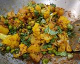 गोभी आलू मटर सब्ज़ी (gobi aloo matar sabzi recipe in Hindi) रेसिपी चरण 8 फोटो