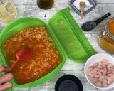 Foto del paso 3 de la receta: Fideuá de gambas en Lékué al microondas