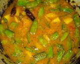 A picture of step 7 of Aloo aur seem ki sabji.