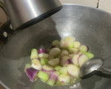 A picture of step 3 of Spring onion soup.