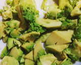Foto del paso 7 de la receta: Aguacates rellenos y polvo de pistachos