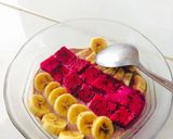 Foto langkah ke 4 dari resep Oatmeal bowl (pisang dan buah naga).