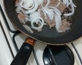 Foto del paso 4 de la receta: Bisteces encebollados al ajillo