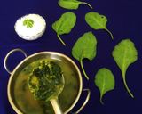 A picture of step 5 of Dal Palak.