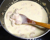Foto del paso 3 de la receta: Pechuga de pavo con gnocchi y nata