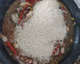 Foto del paso 1 de la receta: Arroz negro de calamares y langostinos