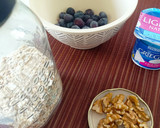 Foto del paso 1 de la receta: Bol de yogur griego, arándanos, copos de avena y nueces