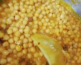 A picture of step 2 of Dahi channa chat.