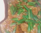 A picture of step 7 of Bhindi ghousht.