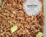 Foto langkah ke 3 dari resep Kering tempe manis bumbu iris.