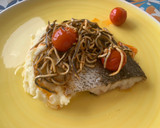 Foto del paso 4 de la receta: Corvina a la espalda con gulas y puré cremoso de patatas