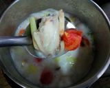 รูปขั้นตอนการทำที่ 2 ของ ต้มข่าปีกไก่น้ำพริกเผา