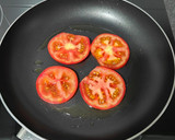 Foto del paso 1 de la receta: Merluza a la gallega sobre cama de tomate