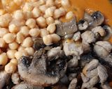 Gombás csirkepaprikás recept fázis 3 fotója