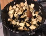 Une image de l'étape 7 de Aubergines violettes aux tomates, gingembre et paprika.