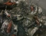 Foto langkah ke 5 dari resep Tumis Cumi Hitam.