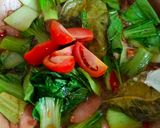 Foto langkah ke 5 dari resep Tumis Pokcoy Sosis.