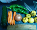 Foto del paso 1 de la receta: Pollo en salsa con verduras, manzanas y nueces