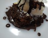A picture of step 4 of Chocolate brownie with ice cream.