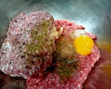 Foto del paso 1 de la receta: Albóndigas rellenas de Parmesano