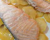 Foto del paso 3 de la receta: Salmón al horno con patatas