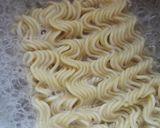 Foto langkah ke 1 dari resep Mie Kari Kuah Susu Keju Spesial.
