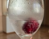 Foto del paso 4 de la receta: Agua en 3 estados 💦 porque brindar con agua no trae mala suerte 🍀 ¡actualizarse, gente! 🥂