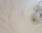 Foto langkah ke 2 dari resep Homemade Milky Whipped Cream.