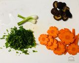 Hình bước làm 3 của món Canh gà hầm củ sen
