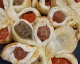 Foto del passaggio 11 della ricetta ANTIPASTI FIORI DI SFOGLIA 🏵️🌼😋