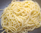 Foto del paso 4 de la receta: Spaghetti a la carbonara