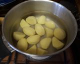Une image de l'étape 6 de Cuisses de lapin cuites aux oignons, légumes, herbes aromatiques.
