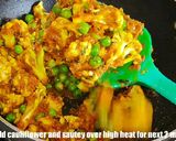 A picture of step 5 of Gobhi matar masala.