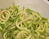 صورة لخطوة 1 من وصفة نولدز الكوسا بالدجاج صحي 🍝
