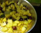 A picture of step 6 of Zeerah kay tarkay walay aloo.