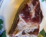 รูปขั้นตอนการทำที่ 1 ของ คะน้าหมูกรอบ ทำหมูกรอบ ด้วยหม้อไร้นำ้มันค่ะ