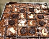 Foto langkah ke 9 dari resep Fudgy and Shiny Brownies Milo Panggang sekat.
