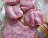 Sajtkrémes, sonkás, Roquefort sajtos rántott karaj recept fázis 1 fotója